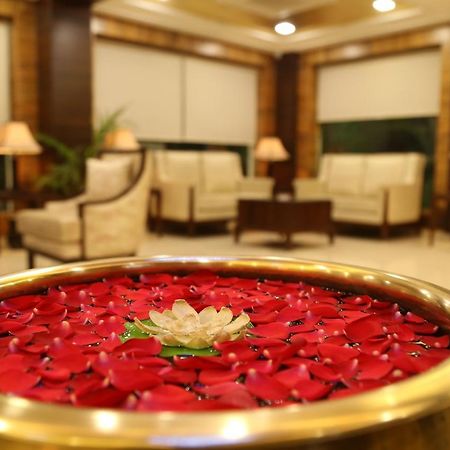Golden Gate Hotel Indore Exterior photo