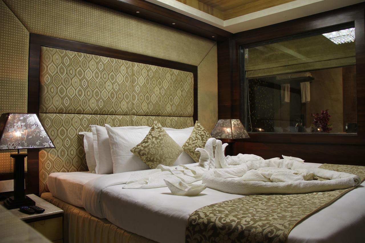 Golden Gate Hotel Indore Exterior photo