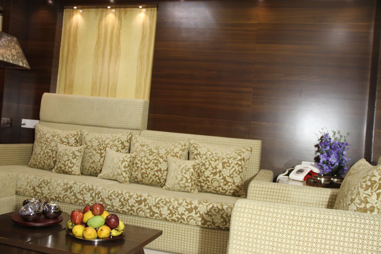 Golden Gate Hotel Indore Exterior photo