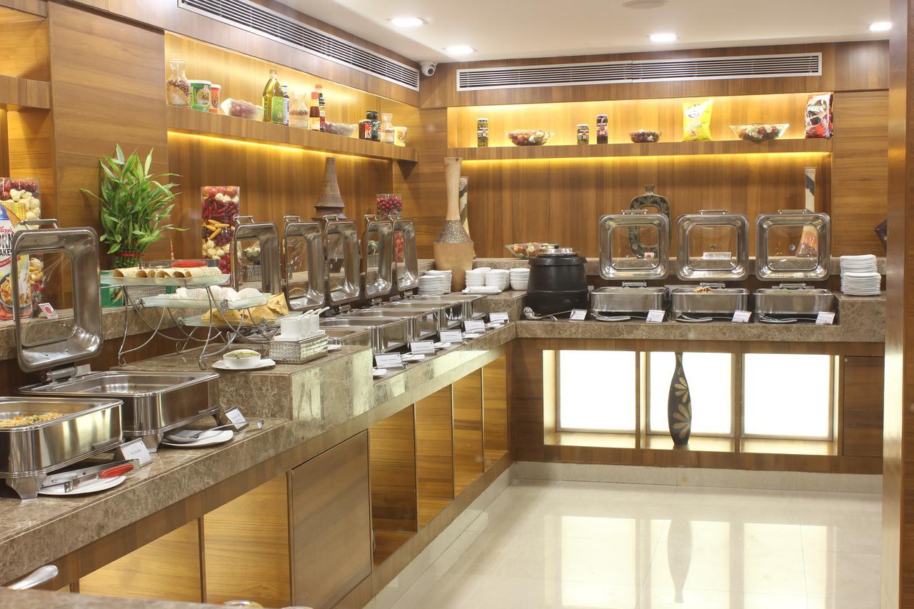 Golden Gate Hotel Indore Exterior photo