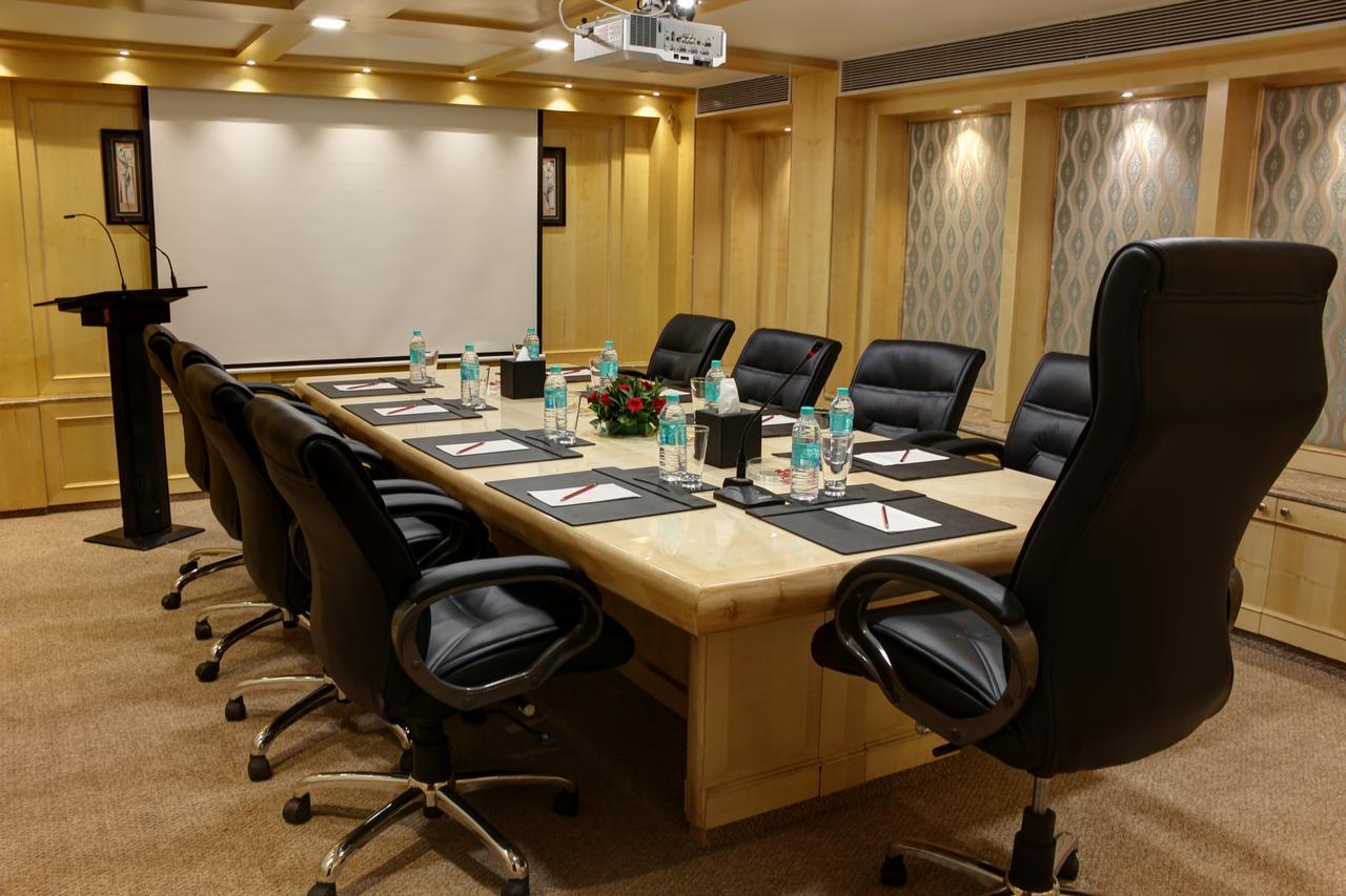 Golden Gate Hotel Indore Exterior photo