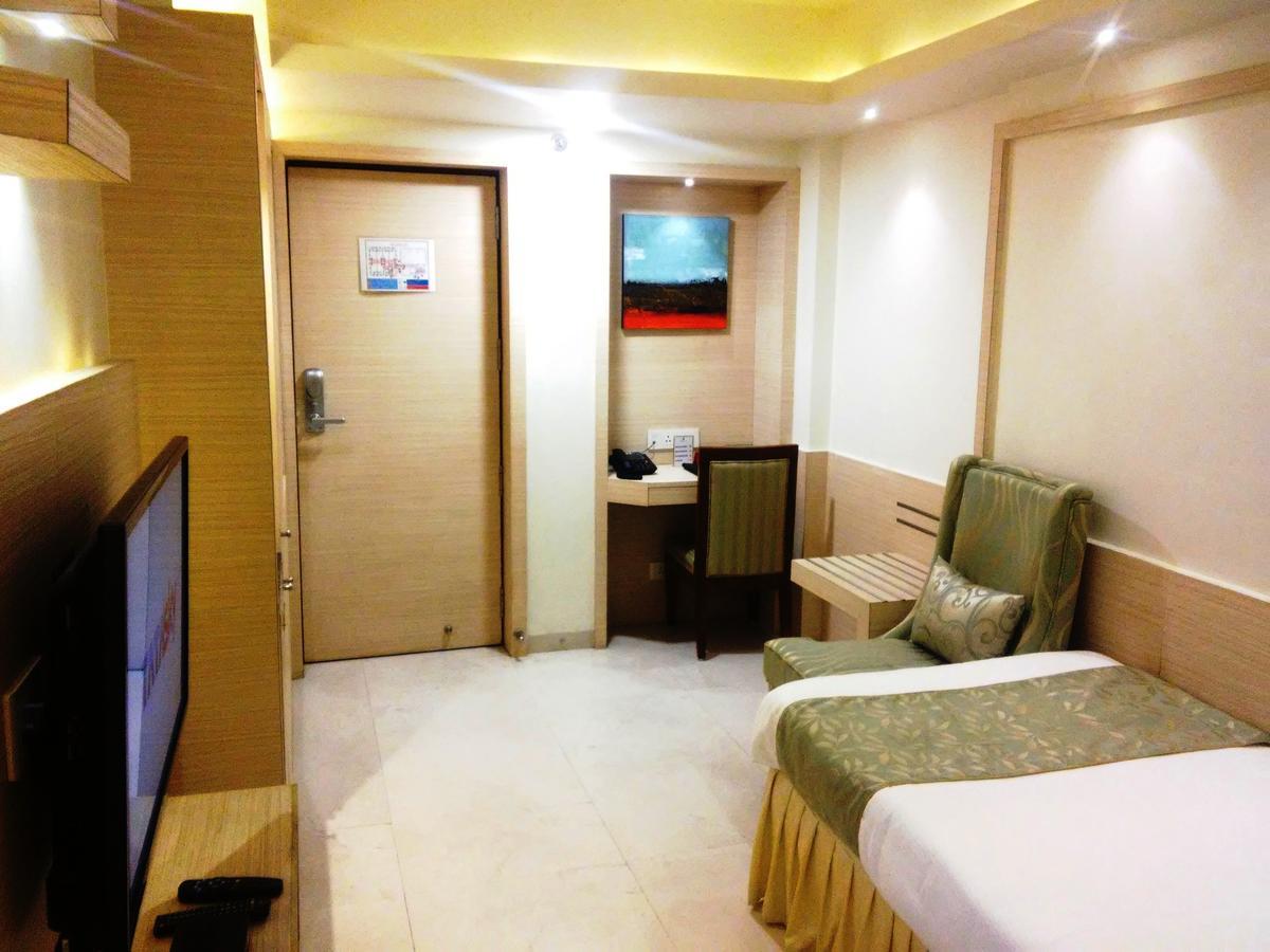 Golden Gate Hotel Indore Exterior photo