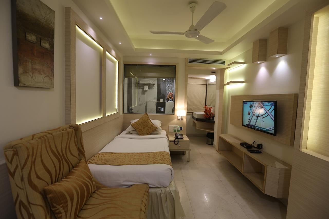 Golden Gate Hotel Indore Exterior photo