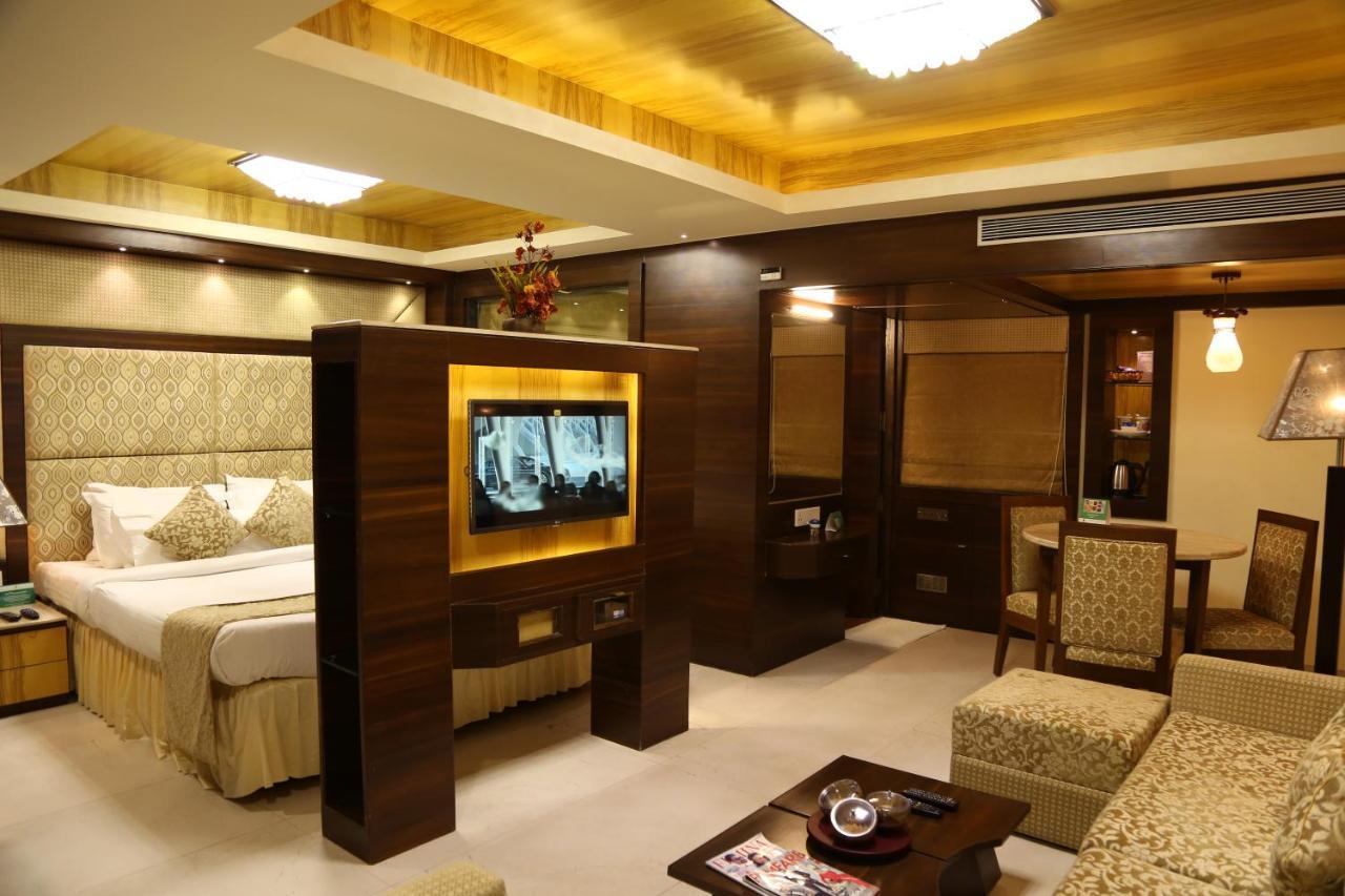 Golden Gate Hotel Indore Exterior photo