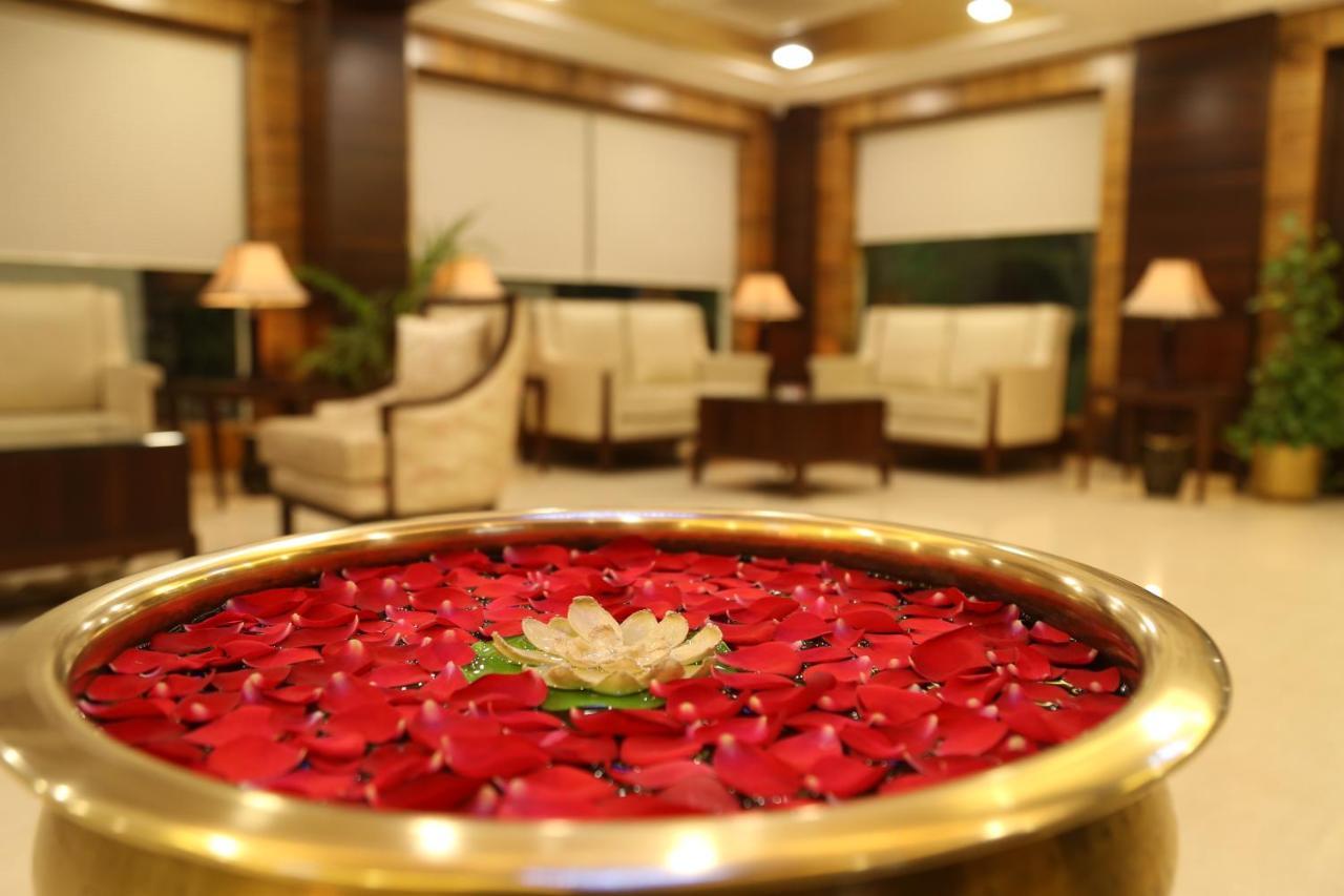 Golden Gate Hotel Indore Exterior photo
